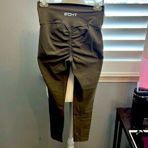 ECHT Leggings scrunch bum High Waist olive green  Size Medium